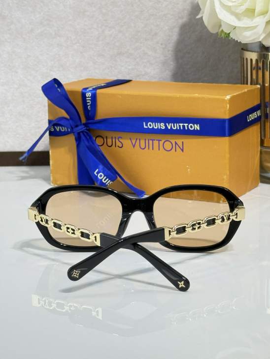 Picture of Louis Vuitton Sunglasses _SKUfw77817092fw